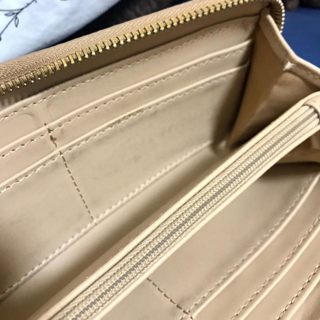 GUESS(ゲス)の【送料無料】GUESS レディース 財布 ベージュ 中古 レディースのファッション小物(財布)の商品写真