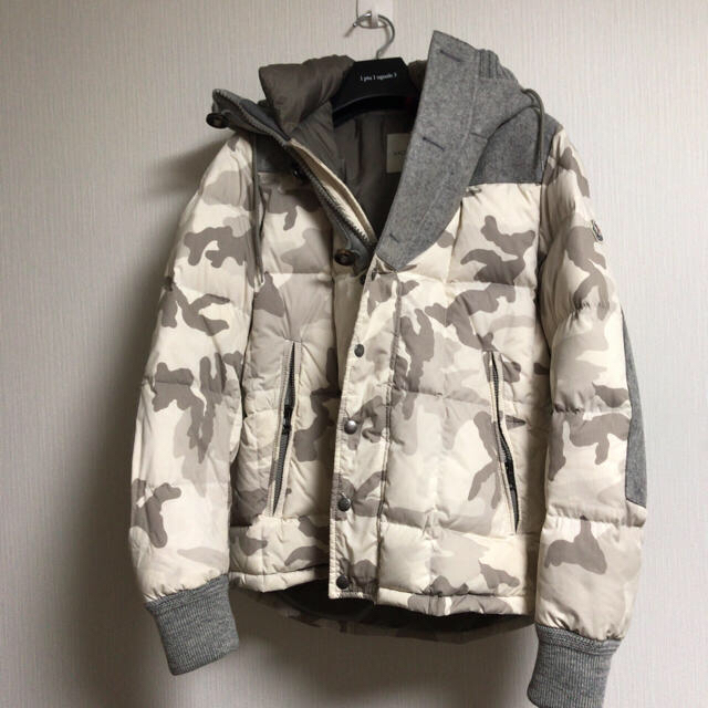 MONCLER(モンクレール)のモンクレール MONCLER BEAUMONT ダウン size2 カモ メンズのジャケット/アウター(ダウンジャケット)の商品写真