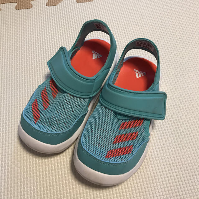 adidas(アディダス)のアディダス サンダル16センチ キッズ/ベビー/マタニティのキッズ靴/シューズ(15cm~)(サンダル)の商品写真