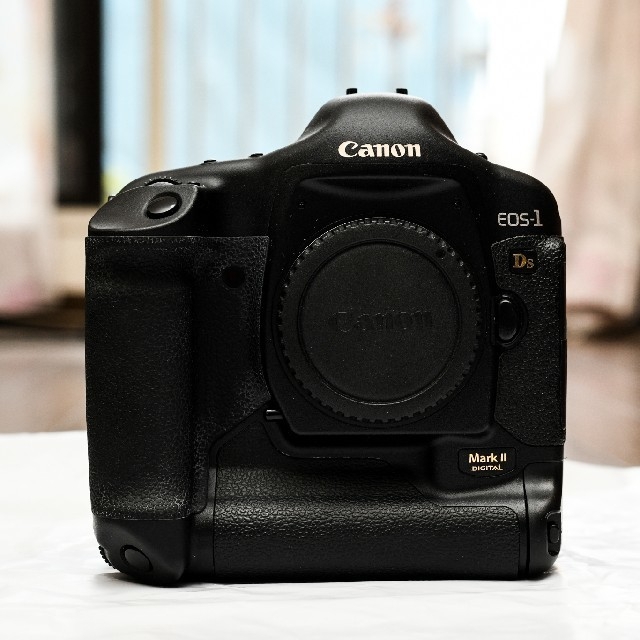 新発売 Canon ボディ　レンズ付き kangyn1Ds-Mark2 - デジタル一眼