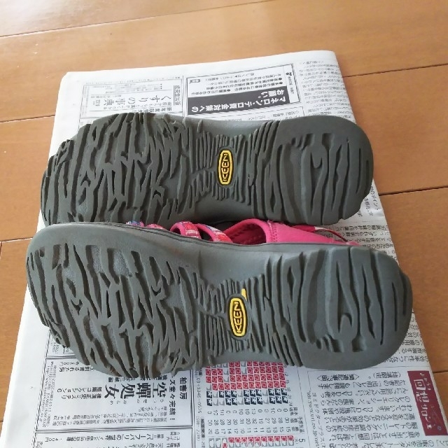 KEEN(キーン)のゆりらんさま専用 KEEN サンダル 22.5cm キッズ/ベビー/マタニティのベビー靴/シューズ(~14cm)(サンダル)の商品写真