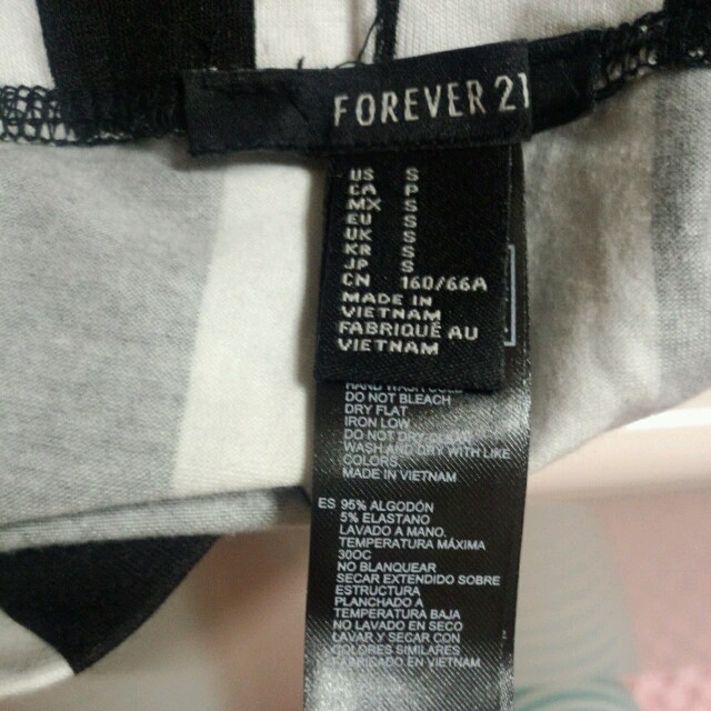 FOREVER 21(フォーエバートゥエンティーワン)のみいすけ様専用出品 レディースのパンツ(カジュアルパンツ)の商品写真