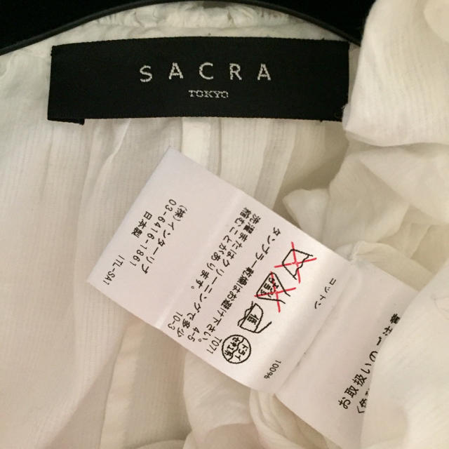 DEUXIEME CLASSE(ドゥーズィエムクラス)のSACRA♡ホワイトデザインシャツ レディースのトップス(シャツ/ブラウス(半袖/袖なし))の商品写真