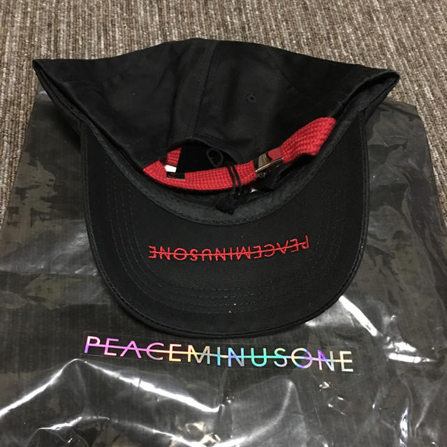 PEACEMINUSONE(ピースマイナスワン)のジヨン愛用PMO 靴ひもキャップ エンタメ/ホビーのタレントグッズ(アイドルグッズ)の商品写真