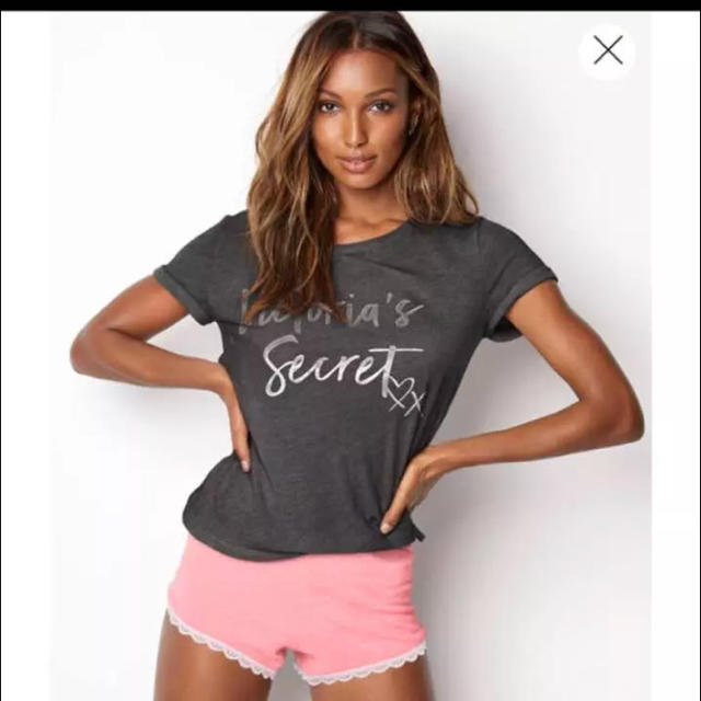 Victoria's Secret(ヴィクトリアズシークレット)のVictoria's Secret☆ロゴ入り☆Tシャツ☆新品 レディースのトップス(Tシャツ(半袖/袖なし))の商品写真