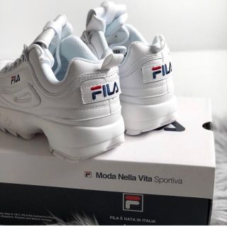 フィラ(FILA)のfila オールホワイト ☺︎ 定価12800(スニーカー)