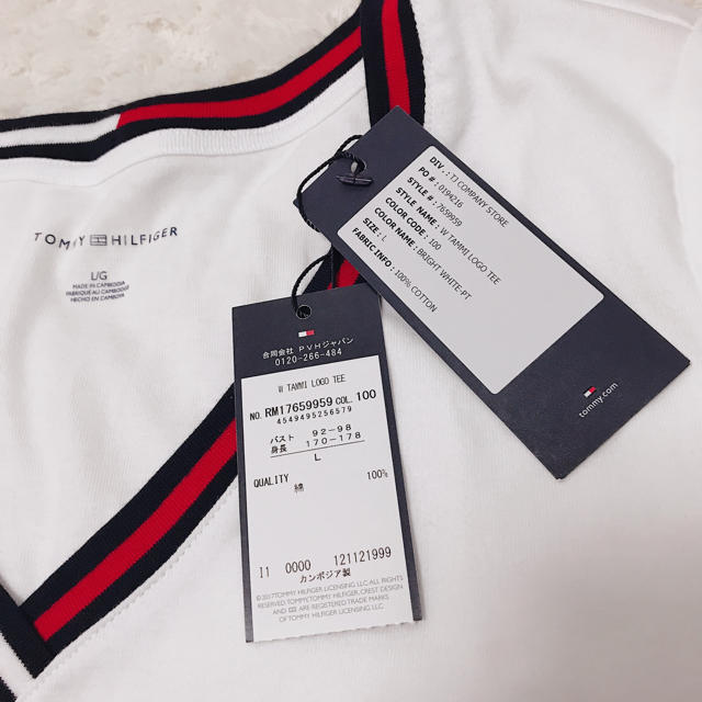 TOMMY HILFIGER(トミーヒルフィガー)のマノン0913様用【試着のみ新品】TOMMY HILFIGER VネックTシャツ レディースのトップス(Tシャツ(半袖/袖なし))の商品写真