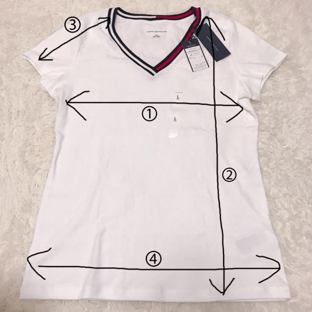 TOMMY HILFIGER(トミーヒルフィガー)のマノン0913様用【試着のみ新品】TOMMY HILFIGER VネックTシャツ レディースのトップス(Tシャツ(半袖/袖なし))の商品写真