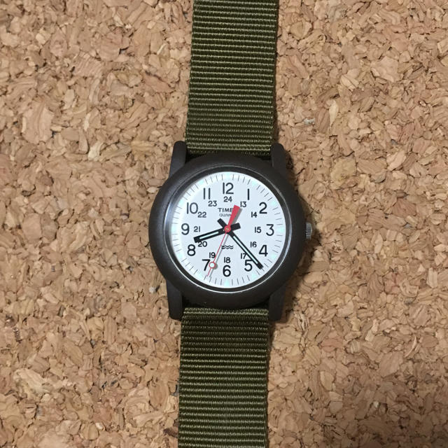 TIMEX(タイメックス)のTIMEX カーキ レディース レディースのファッション小物(腕時計)の商品写真