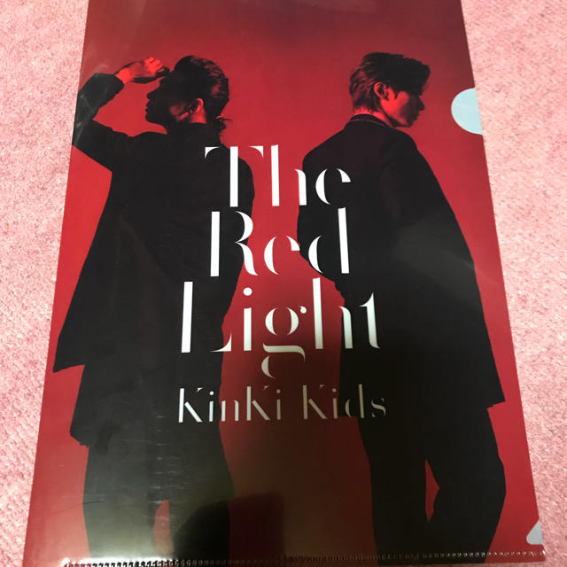 KinKi Kids(キンキキッズ)のKinKiKids堂本剛 堂本光一 The Red Light クリアファイル エンタメ/ホビーのタレントグッズ(アイドルグッズ)の商品写真