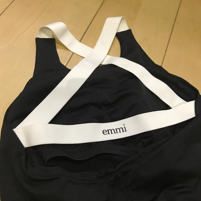 emmi atelier(エミアトリエ)の専用新品未使用 emmi yoga クロスバックキャミ サイズ0 スポーツ/アウトドアのトレーニング/エクササイズ(ヨガ)の商品写真