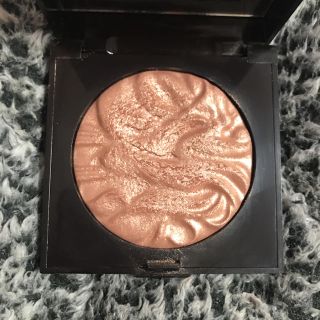 ローラメルシエ(laura mercier)のローラメルシエ フェイスイルミネーター インディスクレション(フェイスカラー)