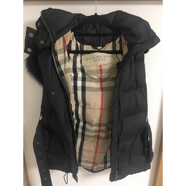 BURBERRY(バーバリー)の美品 正規品 BURBERRY BRIT ダウンベスト レディースのジャケット/アウター(ダウンベスト)の商品写真