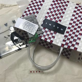 マルニ(Marni)の正規品 マルニフラワーカフェ ピクニックバッグ 赤 白 ネイビー(かごバッグ/ストローバッグ)