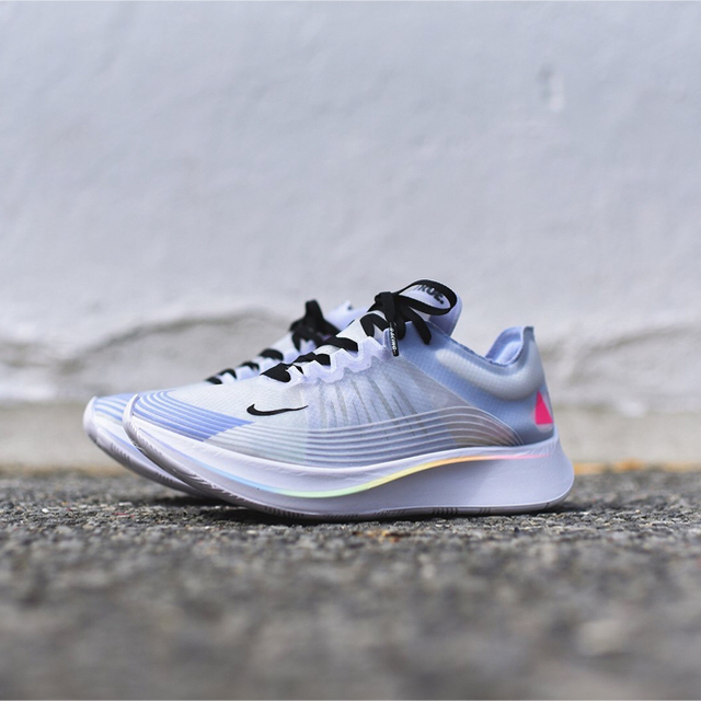 NIKE(ナイキ)の新品未使用 ナイキ ズームフライ ビートゥルー Zoom Fly Be True メンズの靴/シューズ(スニーカー)の商品写真