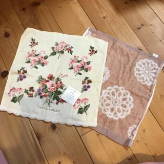 ローラアシュレイ(LAURA ASHLEY)の♡新品未使用  ローラアシュレイハンドタオル♡hira様専用(タオル/バス用品)