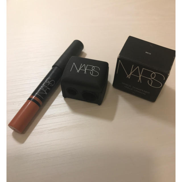 NARS(ナーズ)のNARS❤︎サテンリップペンシル & ペンシルシャープナー コスメ/美容のベースメイク/化粧品(リップライナー)の商品写真