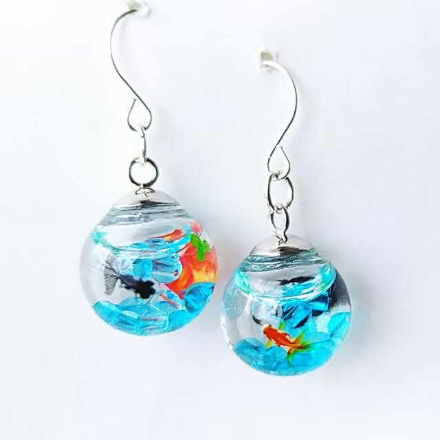キラキラ金魚ピアス🐠ガラスドームの通販 by ハニー's shop|ラクマ