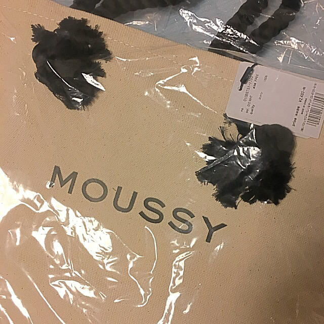 moussy(マウジー)の人気完売白♡MOUSSYキャンバストートバッグ♡ショッパー型トートバック♡新品 レディースのバッグ(トートバッグ)の商品写真