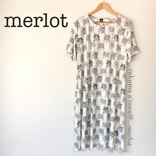 merlot(メルロー)のmerlot リボン猫柄ワンピース ＊オフホワイト レディースのワンピース(ひざ丈ワンピース)の商品写真