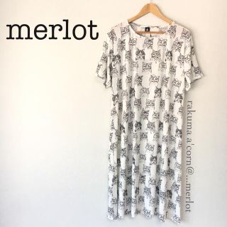 メルロー(merlot)のmerlot リボン猫柄ワンピース ＊オフホワイト(ひざ丈ワンピース)