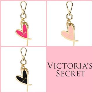 ヴィクトリアズシークレット(Victoria's Secret)の新品未使用タグつきヴィクトリアシークレットチャームキーチェーンアクセサリーピンク(その他)