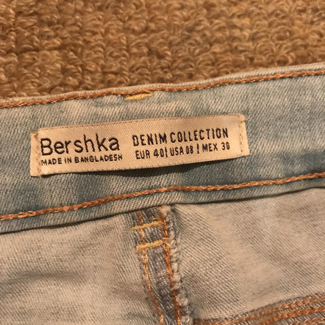 Bershka(ベルシュカ)のダメージデニム レディースのパンツ(スキニーパンツ)の商品写真