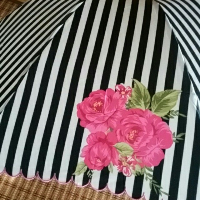 Jessie Steele(ジェシースティール)の新品未使用ジェシースティールの折りたたみ雨傘2本Set レディースのファッション小物(傘)の商品写真