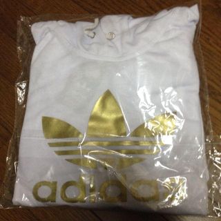 アディダス(adidas)のadidasパーカー(パーカー)