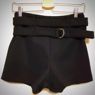 ザラ(ZARA)のベルト付きZARAショートパンツ(ショートパンツ)