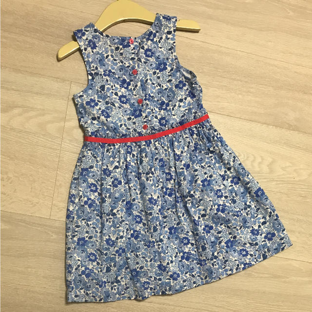 Cath Kidston(キャスキッドソン)の美品！キャスキッドソン ノースリーブ 花柄 ワンピース キッズ/ベビー/マタニティのキッズ服女の子用(90cm~)(ワンピース)の商品写真