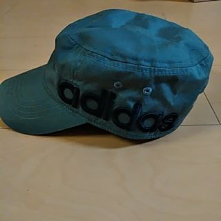 アディダス(adidas)の値下げ‼️新品！adidasの帽子・男女兼用(キャスケット)