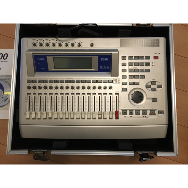 KORG(コルグ)の値下 KORG D1600 フライトケース付き 楽器の楽器 その他(その他)の商品写真