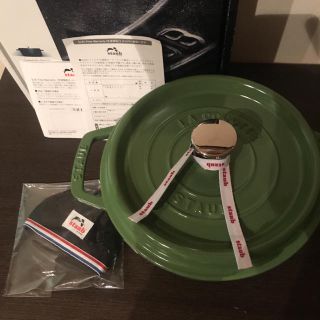 ストウブ(STAUB)のストウブ 廃盤ライムグリーン20cm新品鍋つかみ付き日曜日まで(鍋/フライパン)