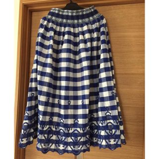 ザラ(ZARA)の【ZARA】ギンガムチェック刺繍スカート(ロングスカート)