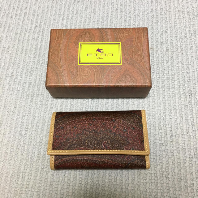 ETRO(エトロ)のゆでたまご5504様専用【新品•未使用】ETRO 6連キーケース 箱付き レディースのファッション小物(キーケース)の商品写真