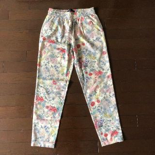 ザラ(ZARA)のZARA ボタニカル柄イージーパンツ(カジュアルパンツ)