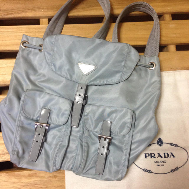 PRADA(プラダ)のプラダ PRADA リュック グレー シルバー レディースのバッグ(リュック/バックパック)の商品写真