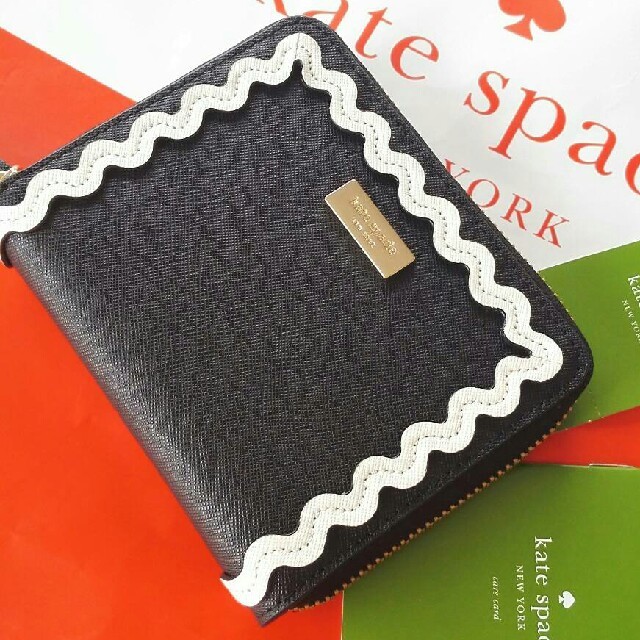 kate spade new york(ケイトスペードニューヨーク)の★★★★★交渉中★★★ケイトスペード姫ミニ折り畳み財布ブラックホワイト白黒フリル レディースのファッション小物(財布)の商品写真