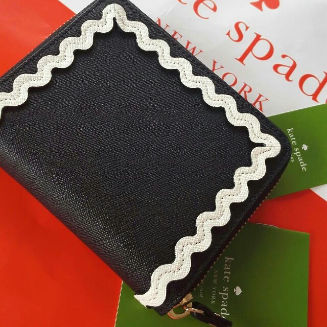 kate spade new york(ケイトスペードニューヨーク)の★★★★★交渉中★★★ケイトスペード姫ミニ折り畳み財布ブラックホワイト白黒フリル レディースのファッション小物(財布)の商品写真