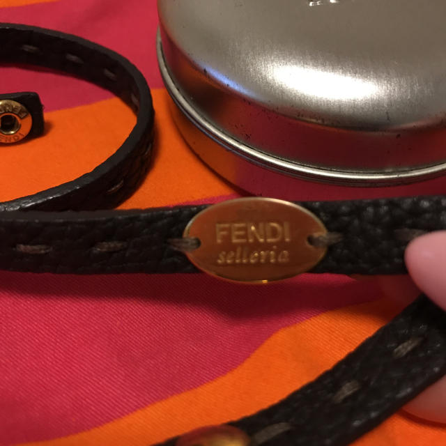 FENDI(フェンディ)のフェンディ ブレスレット FENDI 革 美品 レディースのアクセサリー(ブレスレット/バングル)の商品写真