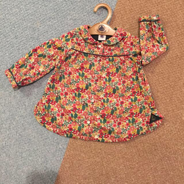 PETIT BATEAU(プチバトー)のプチバトー♡花柄ブラウス&花柄セット キッズ/ベビー/マタニティのキッズ/ベビー/マタニティ その他(その他)の商品写真