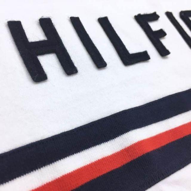 TOMMY HILFIGER(トミーヒルフィガー)の新品【キッズXL】★トミー★ワッペンロゴ切替半袖Ｔシャツ/白/Vネック メンズのトップス(Tシャツ/カットソー(半袖/袖なし))の商品写真