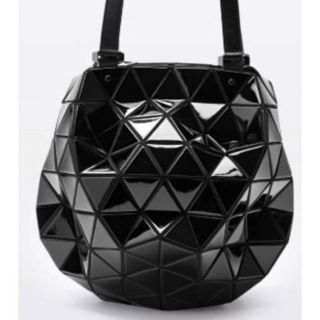 イッセイミヤケ(ISSEY MIYAKE)の美品 イッセイミヤケ バオバオ プラネット ブラック ショルダーバッグ(ショルダーバッグ)