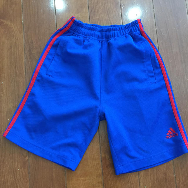 adidas(アディダス)のadidas ハーフパンツ 120 キッズ/ベビー/マタニティのキッズ服男の子用(90cm~)(パンツ/スパッツ)の商品写真