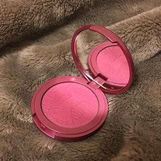 セフォラ(Sephora)のtarte タート アマゾニアンクレイチーク flush 美品(チーク)