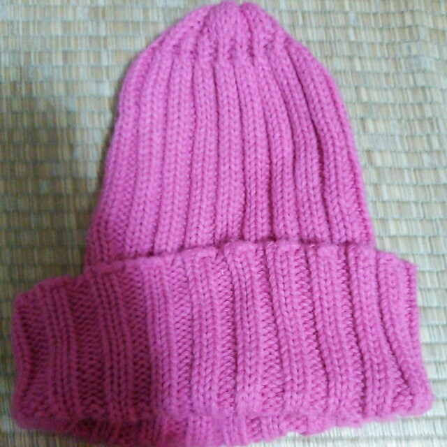 ピンクニット帽 レディースの帽子(ニット帽/ビーニー)の商品写真