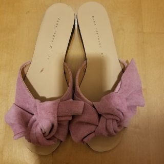 ザラ(ZARA)のZARA❤今季春夏ピンクりぼんサンダル(サンダル)