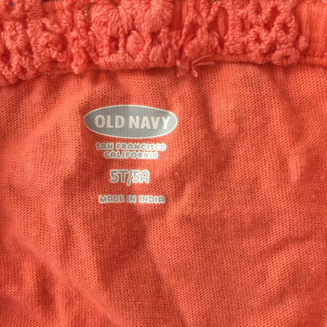 Old Navy(オールドネイビー)のオールドネイビー OLD NAVY タンクトップ サイズ5 キッズ/ベビー/マタニティのキッズ服女の子用(90cm~)(Tシャツ/カットソー)の商品写真