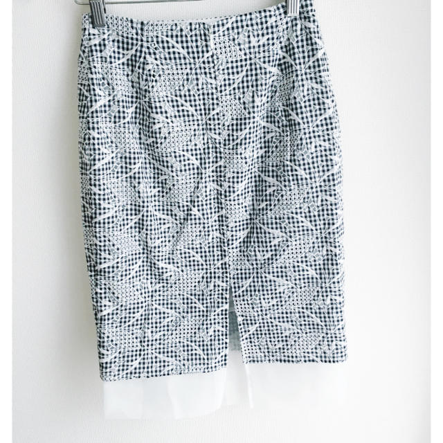 FRAY I.D(フレイアイディー)のFRAY I.D チェック刺繍 タイトスカート レディースのスカート(ひざ丈スカート)の商品写真